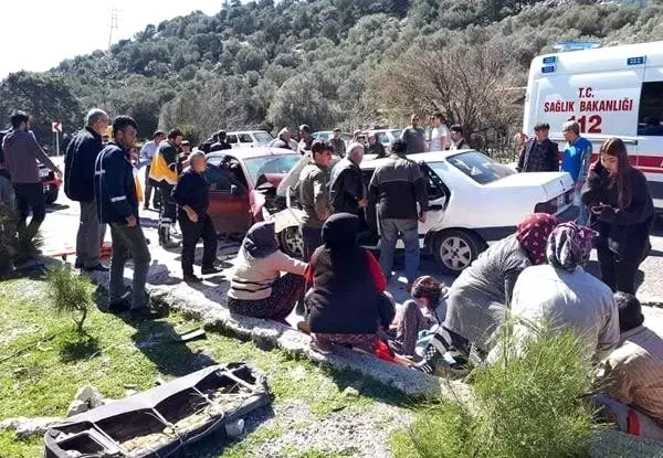 İki otomobil kafa kafaya çarpıştı: 6 yaralı İki otomobil kafa kafaya çarpıştı: 6 yaralı