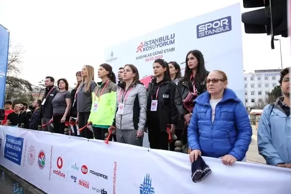 İstanbullu kadınlar Dünya Kadınlar Günü için 10 km koştu İstanbullu kadınlar Dünya Kadınlar Günü için 10 km koştu