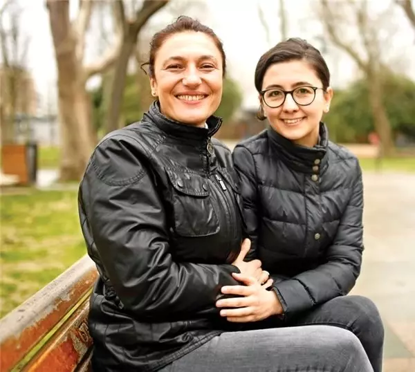 Kadın Cinayetlerini Durduracağız Platformu'nun kurucusu ve temsilcisi Gülsüm Kav'ın kitabı 'Yaşasın...