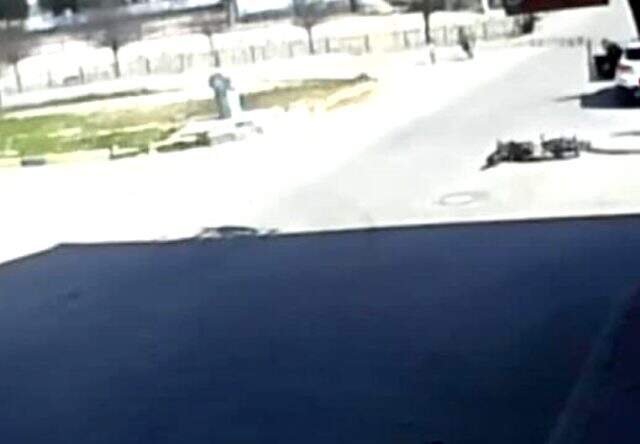 Kilis'te motosikletle otomobilin çarpıştığı kaza, güvenlik kameraları tarafından kaydedildi