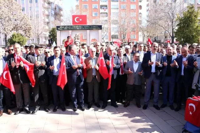 Konya'da şehitler için yürüdüler Konya'da şehitler için yürüdüler