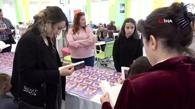 Şehit annesi Kadınlar Günü'nde kızının sevincine ortak oldu Şehit annesi Kadınlar Günü'nde kızının sevincine ortak oldu