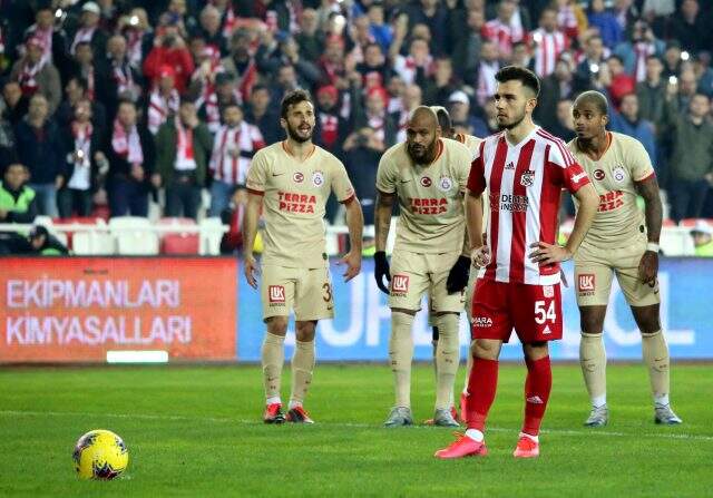 Sivasspor - G.Saray maçındaki penaltı pozisyonunda kural hatası var mı? IFAB talimatları ortaya çıktı