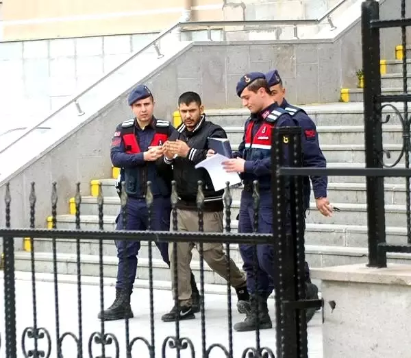 Tekirdağ'da tartıştığı kayınpederini öldüren damat çıkarıldığı mahkemede tutuklandı Tekirdağ'da tartıştığı kayınpederini öldüren damat çıkarıldığı mahkemede tutuklandı