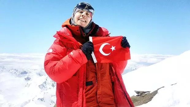 Türkiye'nin ilk kadın kar leoparı: Biz bir şeyi gerçekten istersek Everest bile karşımızda duramaz! Türkiye'nin ilk kadın kar leoparı: Biz bir şeyi gerçekten istersek Everest bile karşımızda duramaz!