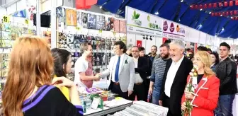 Şükrü Başdeğirmen: 10 gün süren fuara 311 yayınevi, 32'si yerel toplam 192 yazar katıldı. Şükrü Başdeğirmen: 10 gün süren fuara 311 yayınevi, 32'si yerel toplam 192 yazar katıldı.