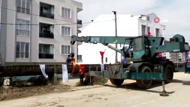 Bir çile sona eriyor... Bursa'da apartmanların içinden geçen su kanalları kaldırılıyor Bir çile sona eriyor... Bursa'da apartmanların içinden geçen su kanalları kaldırılıyor