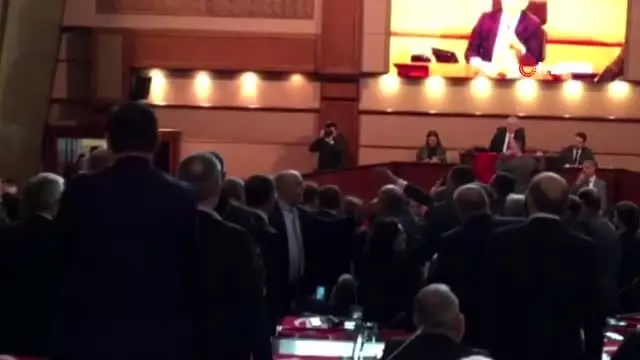 İBB Meclisinde 'Engin Özkoç' gerginliği