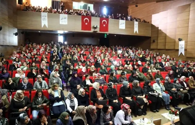 İkbal Gürpınar Vanlı kadınlarla buluştu İkbal Gürpınar Vanlı kadınlarla buluştu