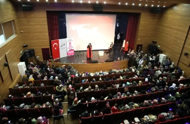 İkbal Gürpınar Vanlı kadınlarla buluştu İkbal Gürpınar Vanlı kadınlarla buluştu
