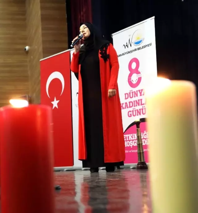 İkbal Gürpınar Vanlı kadınlarla buluştu İkbal Gürpınar Vanlı kadınlarla buluştu