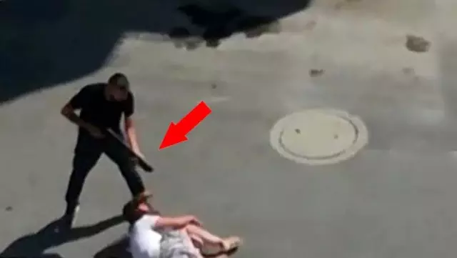 İki çocuk annesi kadının eski kocası tarafından çocuğunun gözü önünde vurulduğu anların görüntüleri ortaya çıktı.