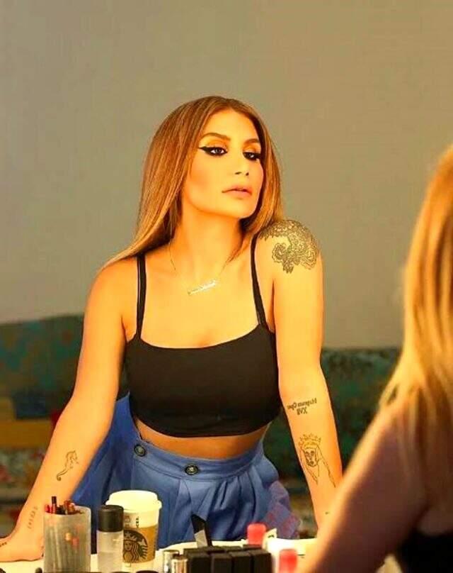 İrem Derici'den takipçisine sert yanıt: Sonra küfür etti oluyor