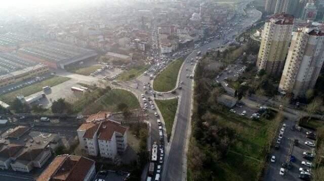 İstanbul'da isyan ettiren trafik çilesi! 3 kilometrelik yolu 1 saatte gidiyorlar