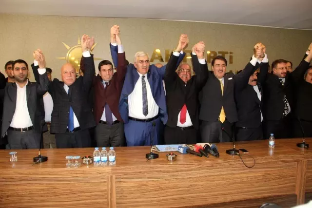 İYİ Parti'den istifa eden meclis üyeleri, AK Parti'ye geçiş yaptı İYİ Parti'den istifa eden meclis üyeleri, AK Parti'ye geçiş yaptı