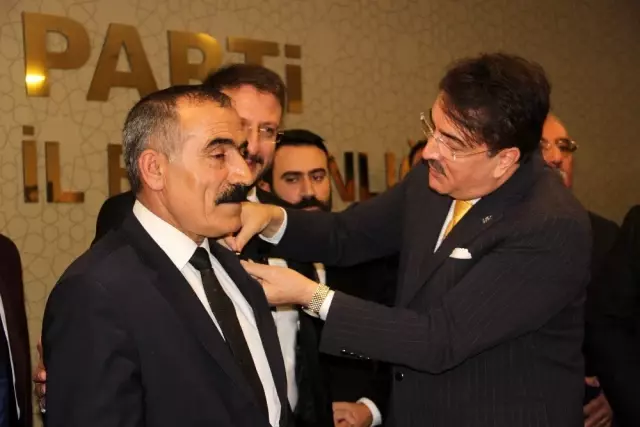 İYİ Parti'den istifa eden meclis üyeleri, AK Parti'ye geçiş yaptı İYİ Parti'den istifa eden meclis üyeleri, AK Parti'ye geçiş yaptı