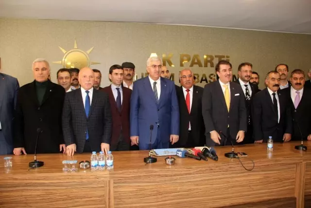 İYİ Parti'den istifa eden meclis üyeleri, AK Parti'ye geçiş yaptı İYİ Parti'den istifa eden meclis üyeleri, AK Parti'ye geçiş yaptı
