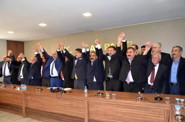 İyi Partili Palandöken Belediyesi Meclis Üyeleri AK Parti sıralarına katıldı İyi Partili Palandöken Belediyesi Meclis Üyeleri AK Parti sıralarına katıldı