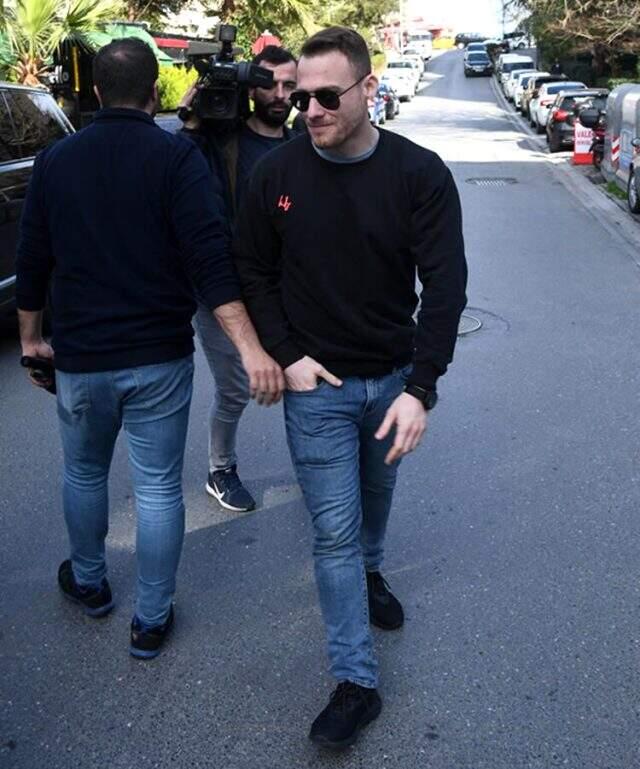 Kerem Bursin, eski sevgilisi Serenay Sarıkaya hakkında sorulara isyan etti: Beni karıştırmayın