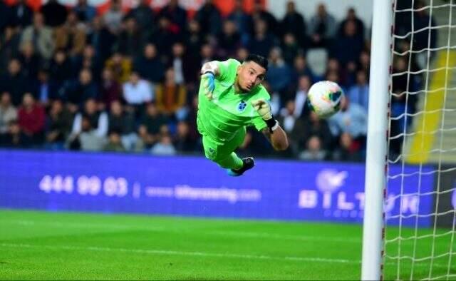 Manchester United gözlemcileri, Uğurcan Çakır ve Sörloth'u izledi