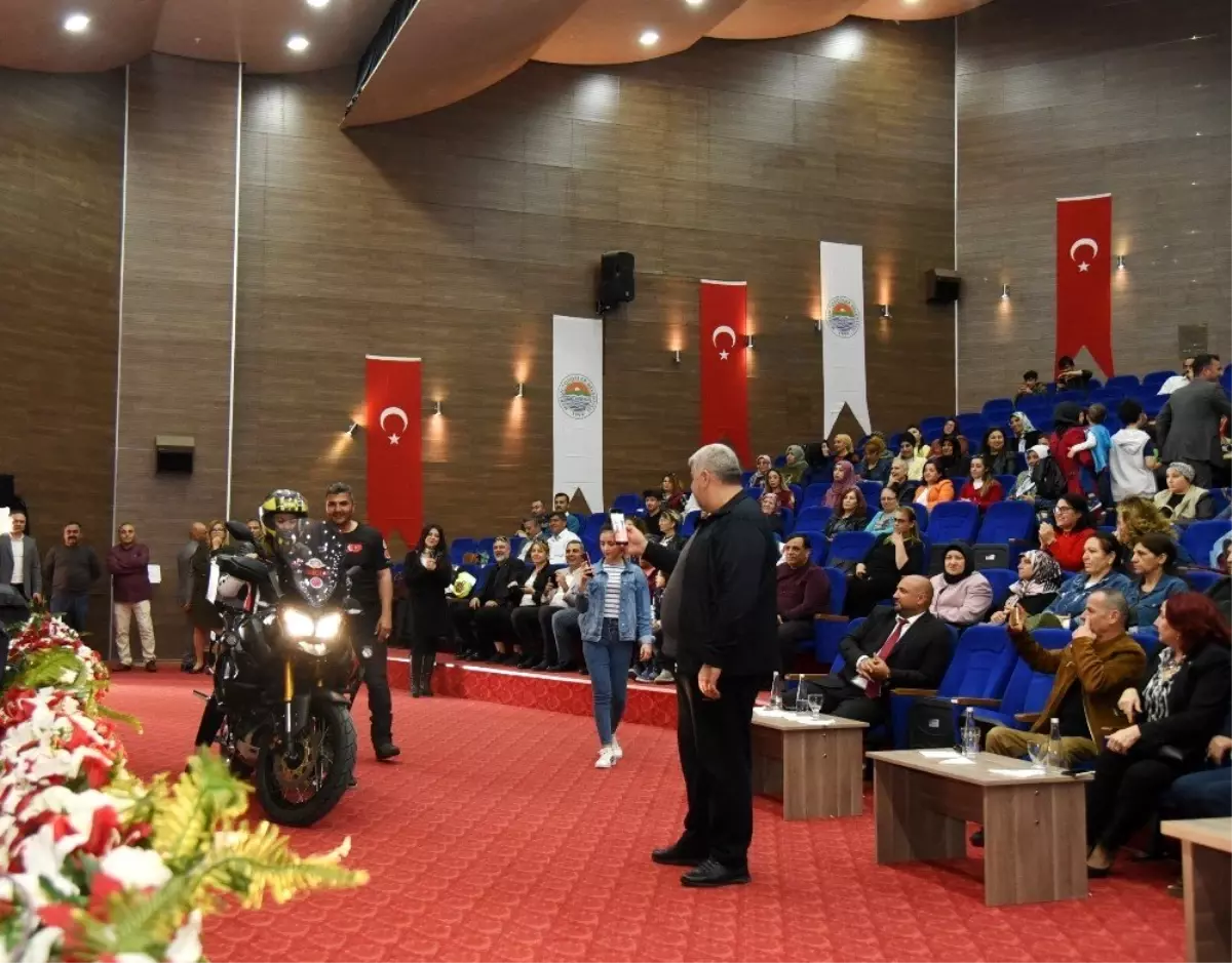 Mersin'de kadınlara 'başarıya giden yol' anlatıldı