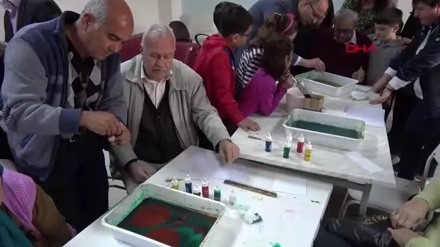 MERSİN Öğrenciler, ebru sanatında buluştu MERSİN Öğrenciler, ebru sanatında buluştu