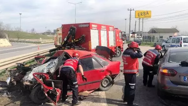 Önce temizlik aracına sonra otomobile çarptı: 3 yaralı Önce temizlik aracına sonra otomobile çarptı: 3 yaralı