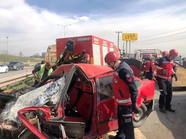Önce temizlik aracına sonra otomobile çarptı: 3 yaralı Önce temizlik aracına sonra otomobile çarptı: 3 yaralı