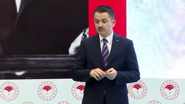 Pakdemirli: 'Tohumun yüzde 96'sı yerli' Pakdemirli: 'Tohumun yüzde 96'sı yerli'