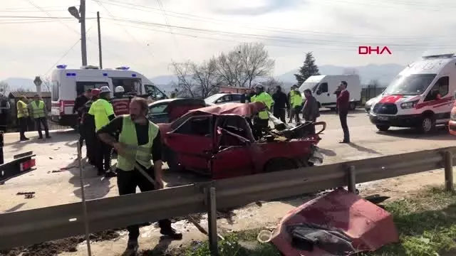SAKARYA Önce temizlik aracına sonra otomobile çarptı 3 yaralı SAKARYA Önce temizlik aracına sonra otomobile çarptı 3 yaralı