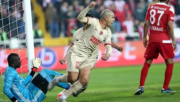 Sofiane Feghouli, Galatasaray'da 100. maçında yıldızlaştı! Sofiane Feghouli, Galatasaray'da 100. maçında yıldızlaştı!