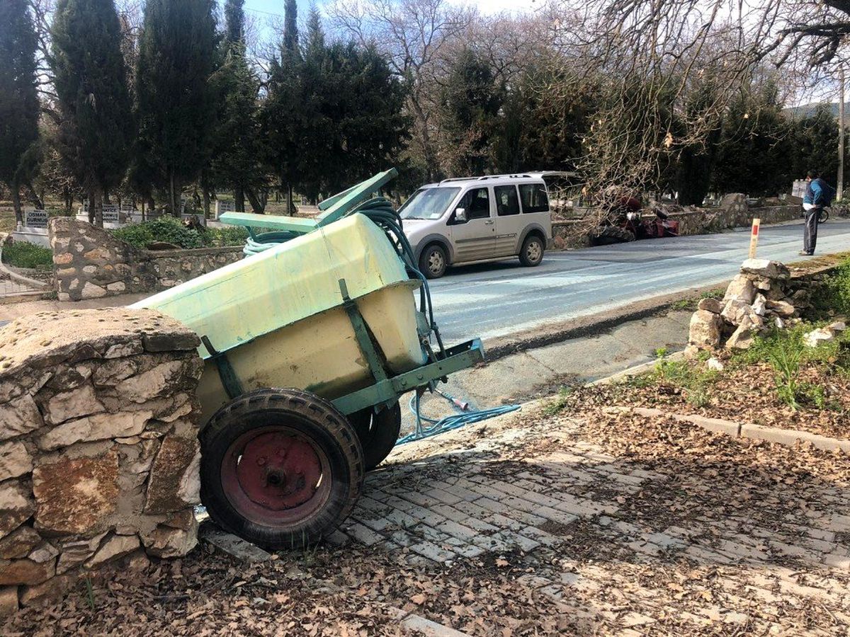 Traktör takla attı, yaşlı sürücü yaralandı