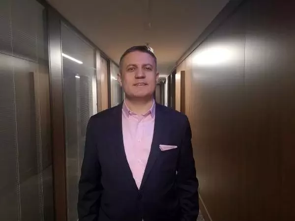 Türkiye'de yasak olmasına rağmen internetten ilan veriyorlar! Ev fiyatına "taşıyıcı annelik"