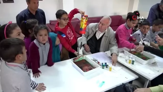 Yaşlılar ile çocuklar, ebru sanatında buluştu Yaşlılar ile çocuklar, ebru sanatında buluştu