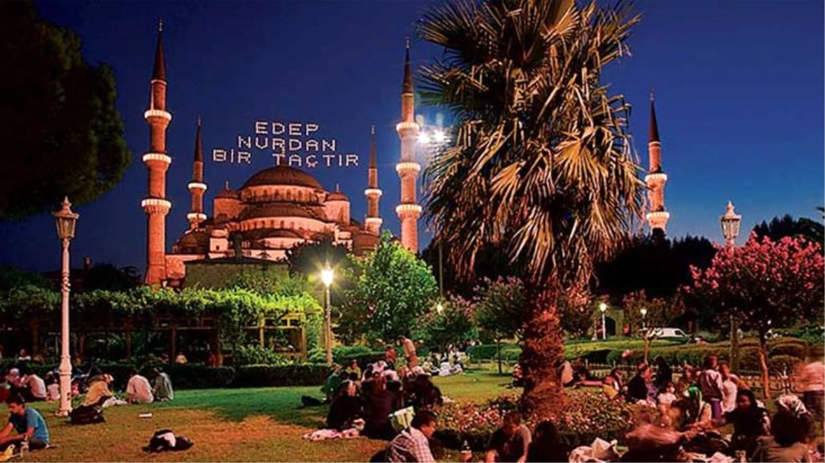 Праздники в стамбуле. Рамадан Стамбул. Рамадан в Турции. Праздник Рамазан Стамбул. Рамадан байрам в Турции.