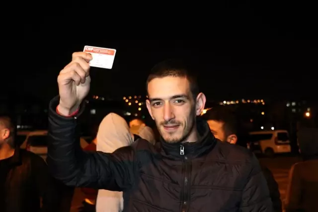 CHP'li gençlerden Engin Özkoç'a tepki CHP'li gençlerden Engin Özkoç'a tepki