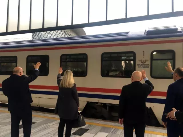 ERASMUS öğrencileri fotoğraf çekmek için Kars'a gitti ERASMUS öğrencileri fotoğraf çekmek için Kars'a gitti