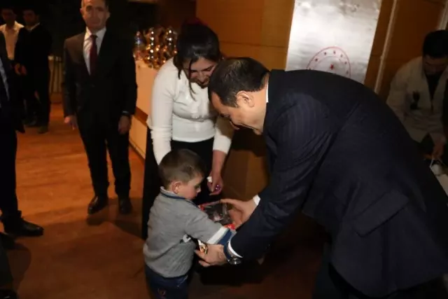 Kars Valisi Türker Öksüz, şehit yakınlarıyla bir araya geldi Kars Valisi Türker Öksüz, şehit yakınlarıyla bir araya geldi
