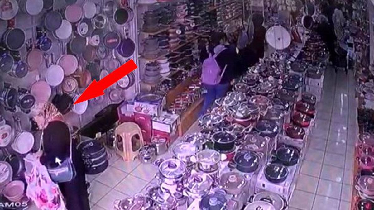 Kaşla göz arasında hırsızlık! Saniyeler içinde yapılan hırsızlık kameraya yansıdı