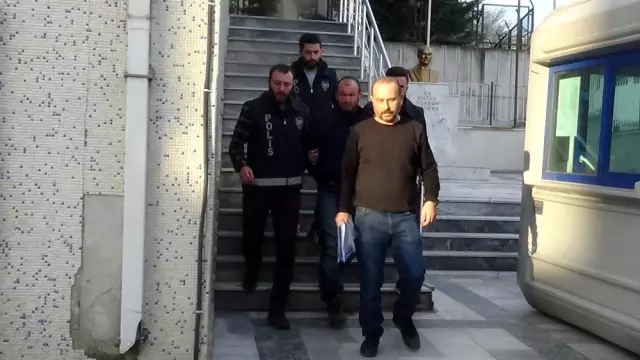 Karısıyla mesajlaşırken yakaladığı kişiye arabada kurşun yağdırdı.