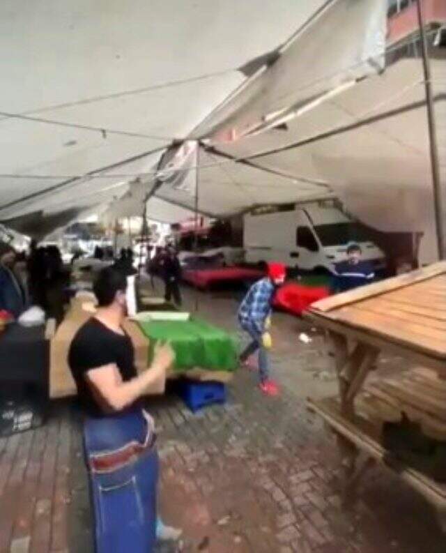 Pazar esnafı, sokağa Survivor parkuru kurarak video çekti