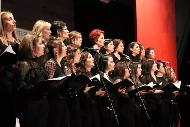 Samsun'da akademisyen kadınlar korosundan konser