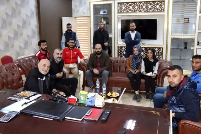 Taraftarlardan Hikmet Karaman'a sürpriz Taraftarlardan Hikmet Karaman'a sürpriz