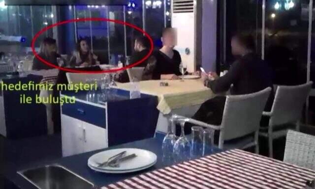 Temizlik görevlisi kılığına giren polis, fuhuş rezaletini kamerayla saniye saniye görüntüledi.