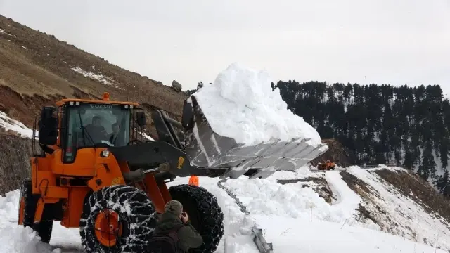 4 aydır kardan kapalı yol ulaşıma açıldı