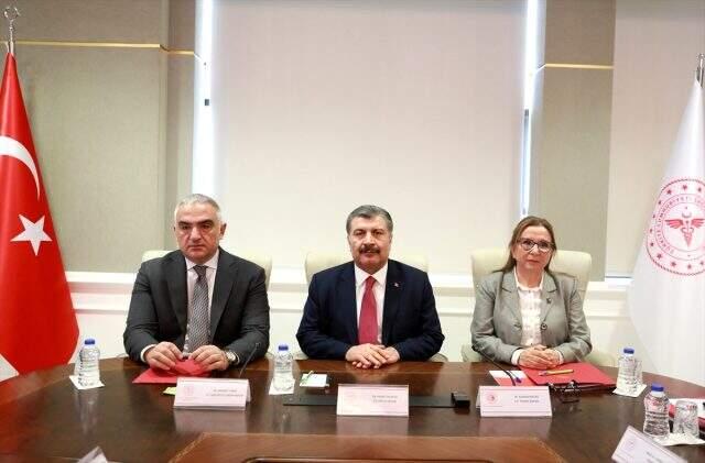 Son dakika: Bakan Koca'dan koronavirüsle ilgili yeni açıklama: Başarıyı tesis edecek özelliklere sahibiz.