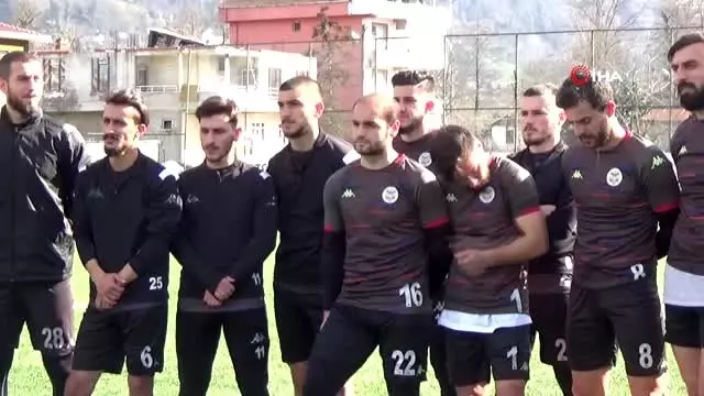 Başkan, futbolcu maaşları için kredi çekti, evini sattı! Başkan, futbolcu maaşları için kredi çekti, evini sattı!