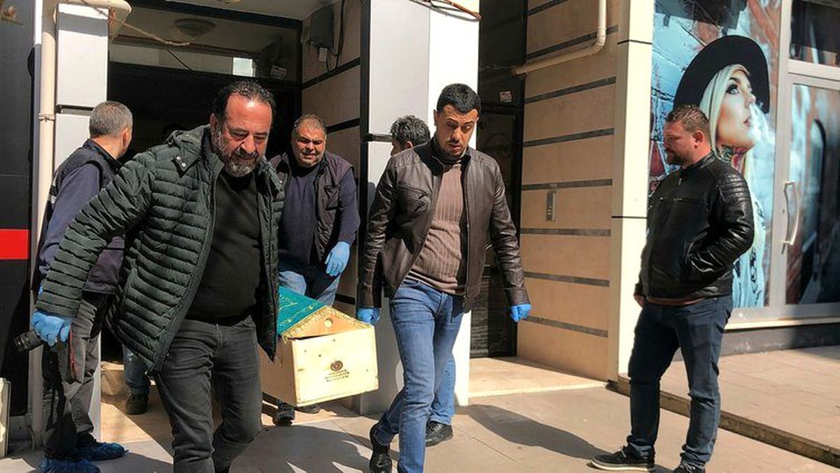 Birlikte yaşadığı kadını bıçaklayarak öldürdü, karakola giderek teslim oldu