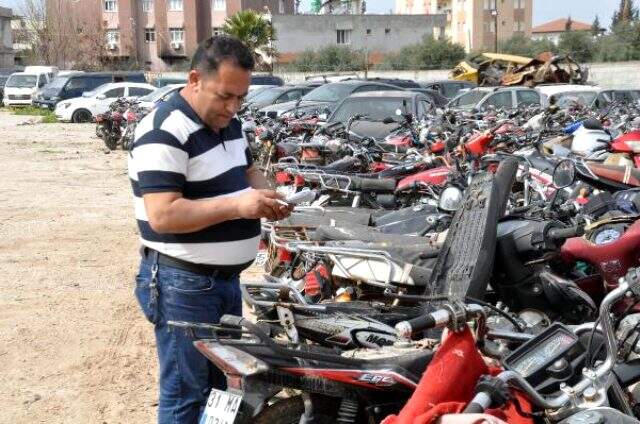 Hatay'ın Reyhanlı ilçesindeki yediemin otoparkında 8 milyon liralık servet çürümeye terk edildi