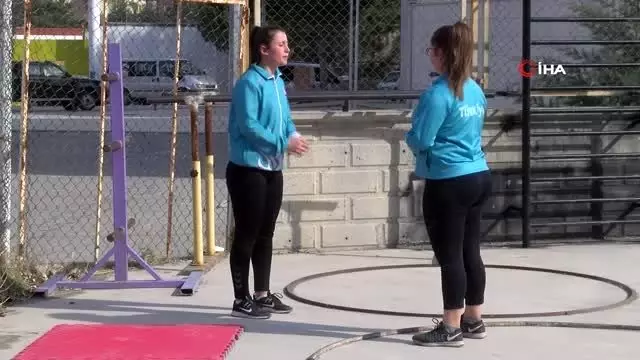 Kardeşlerin rekabeti iki şampiyonluk getirdi Kardeşlerin rekabeti iki şampiyonluk getirdi